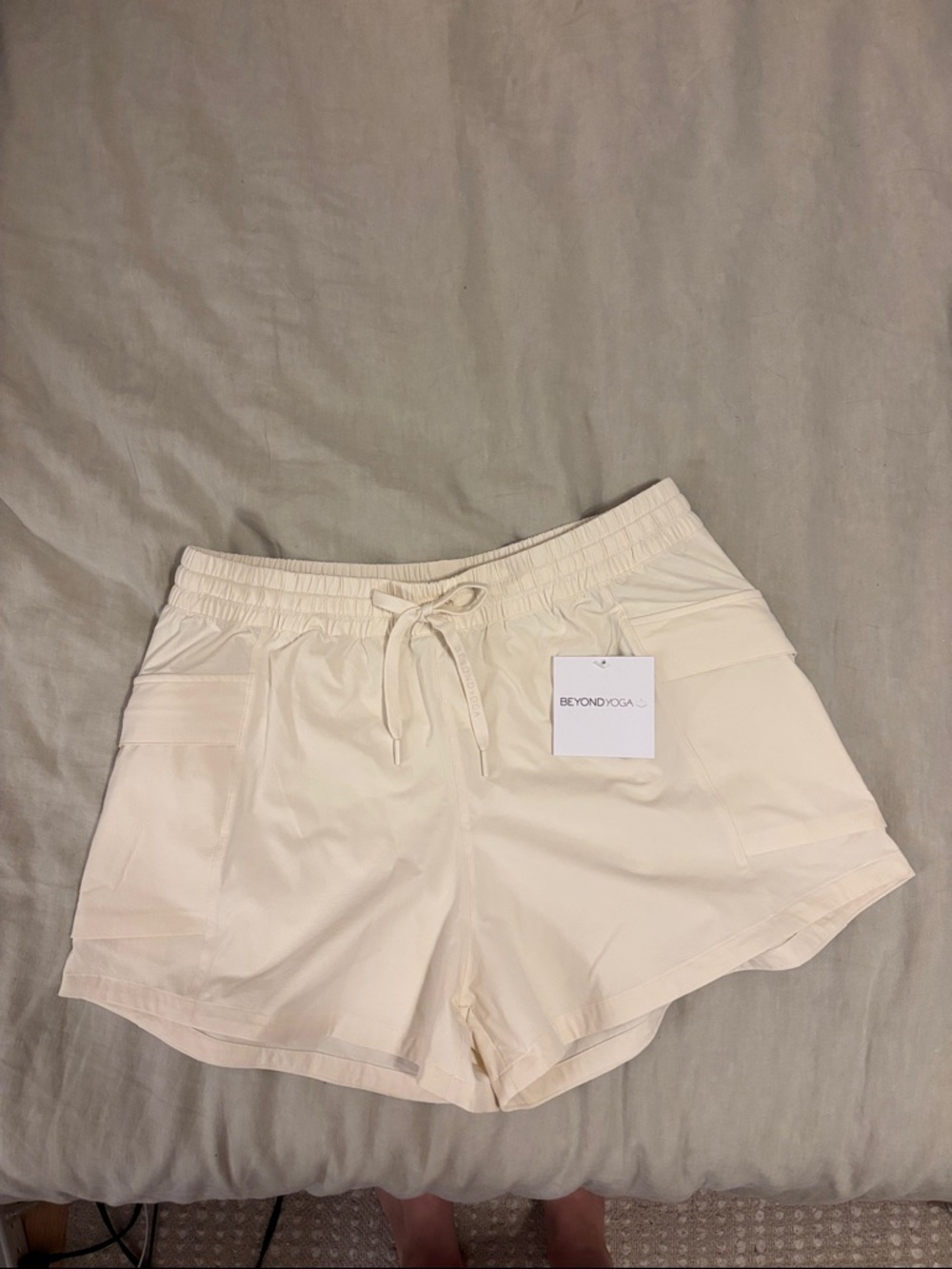 Beyond Yoga Peak 3” Short in Dove
